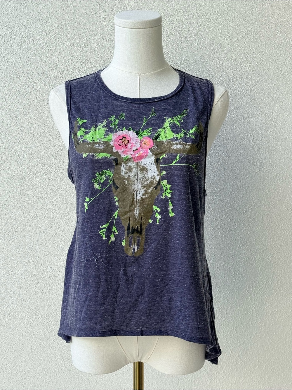 Chaser Women’s Floral Bull Skull Tank Top, pretty blue, XS